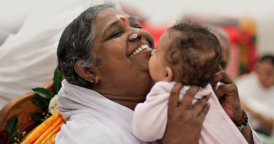 Meditazione online fiori bianchi pace ispirata Amma Sri Mata Amritanandamayi