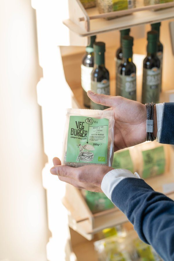 Canapa made in Tuscany: alimenti, CBD e cosmetici