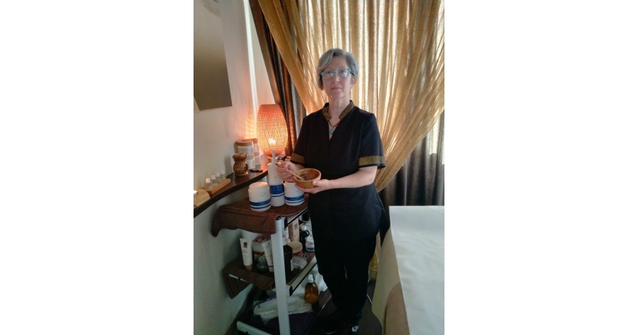 Cinzia Della Noce operatrice olistica Reggio Emilia massaggi reiki cristalloterapia