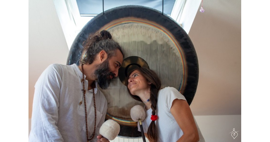 Simona Dieni e Giorgio Cangelosi operatori olistici esperti in suono e consapevolezza